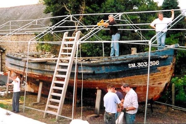 PLeudihen (1997) - Les Courtis  son arrive au chantier (photo Ass. Pilotine en Rance)